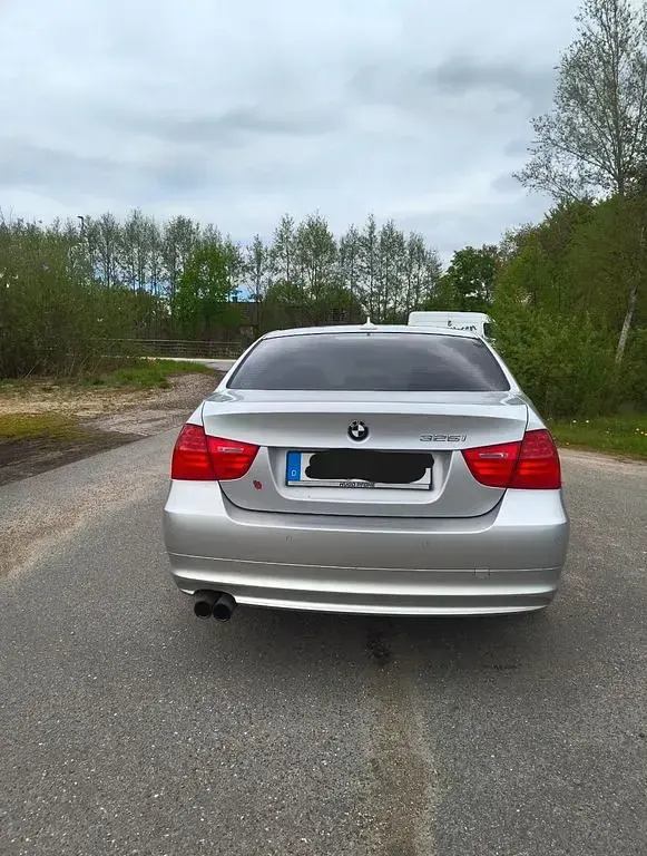 Gebraucht BMW 325 Comfort Edition 218 PS (160 kW) 2010 Silber Limousine