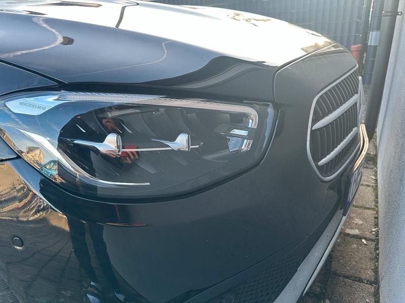 Gebraucht Mercedes E200 160 PS (117 kW) 2021 Schwarz Limousine