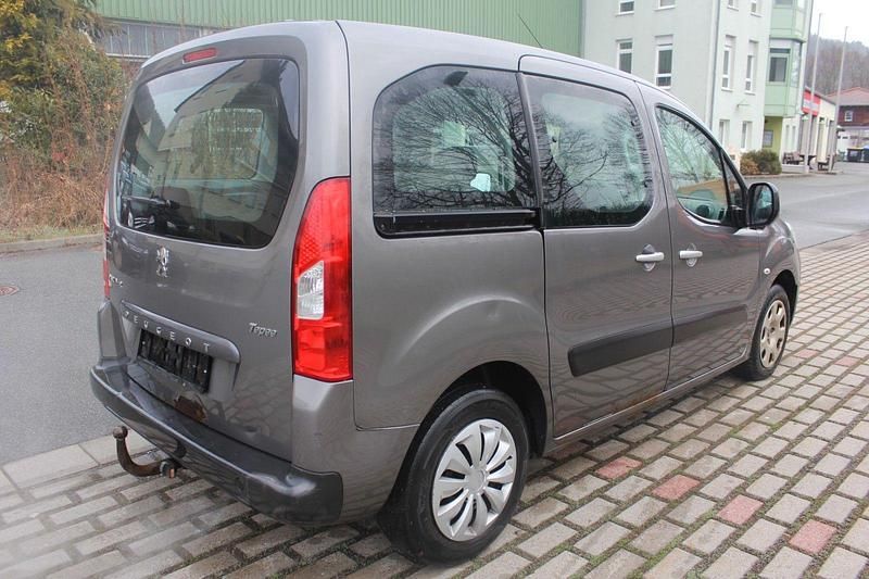 Gebraucht Peugeot Partner Tepee 109 PS (80 kW) 2008 Silber Van / Kleinbus