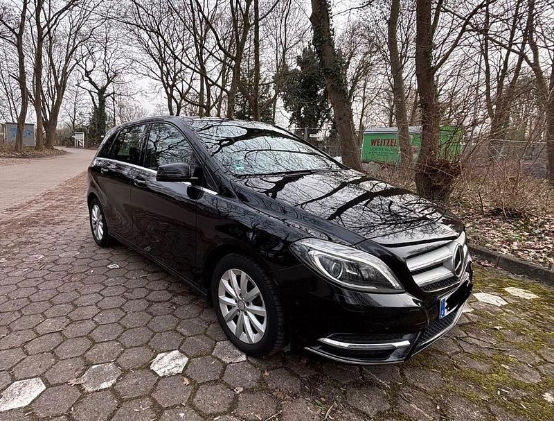 Gebraucht Mercedes B180 109 PS (80 kW) 2012 Schwarz Van / Kleinbus