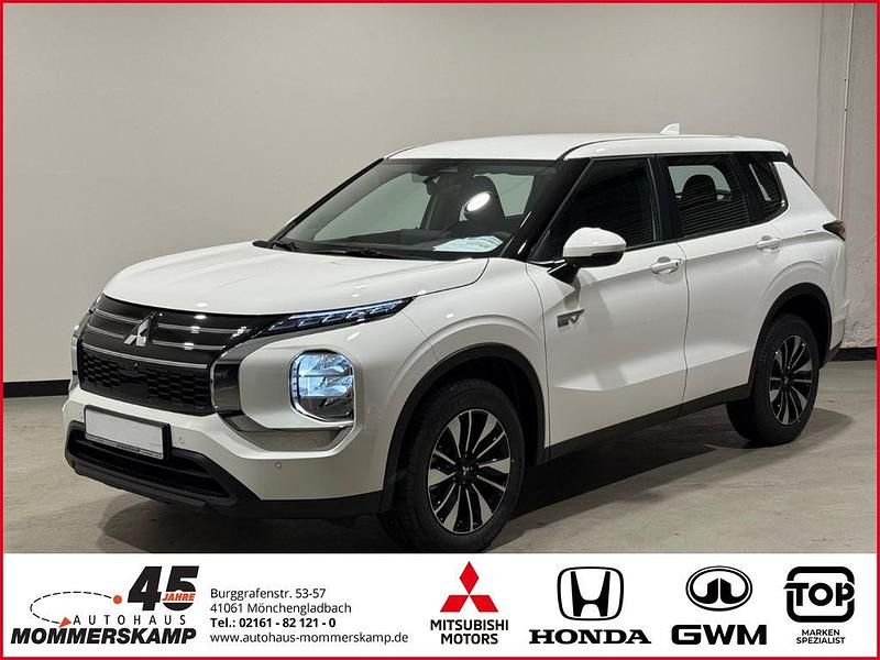 Weiss Gebraucht 2024 Mitsubishi Outlander P-HEV Basis SUV | 43.950 € (Superpreis) - Bild 1/4
