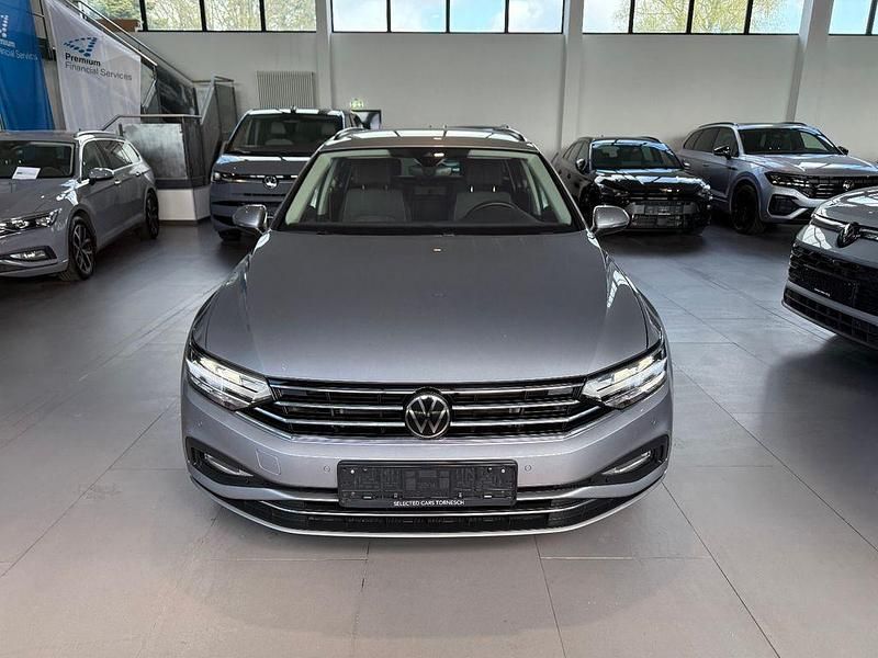 Gebraucht VW Passat Business 150 PS (110 kW) 2023 Silber Kombi