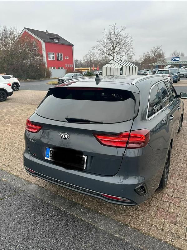 Gebraucht Kia Ceed Sportswagon 140 PS (102 kW) 2019 Grau Kombi