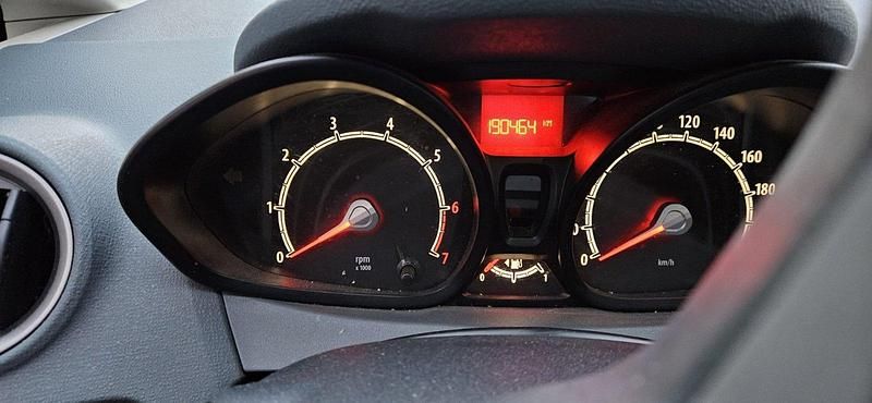 Gebraucht Ford Fiesta 60 PS (44 kW) 2010 Grau Kleinwagen