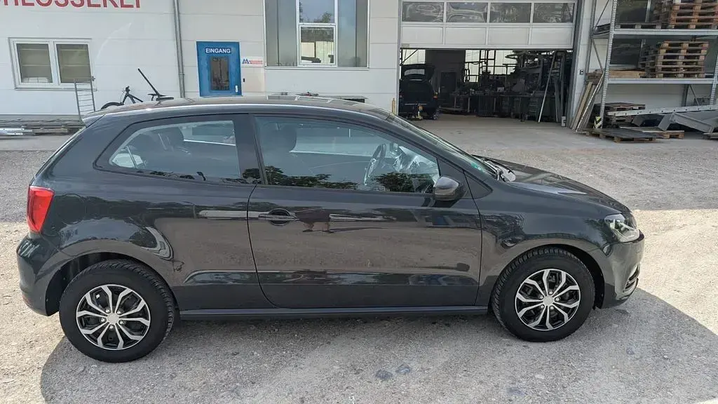 Gebraucht VW Polo Highline 90 PS (66 kW) 2016 Grau Kleinwagen