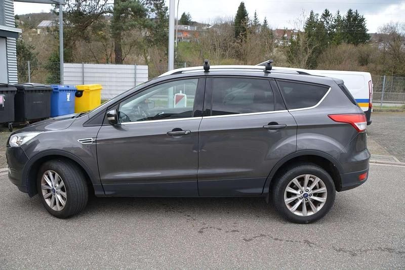 Gebraucht Ford Kuga Titanium 150 PS (110 kW) 2016 Grau SUV