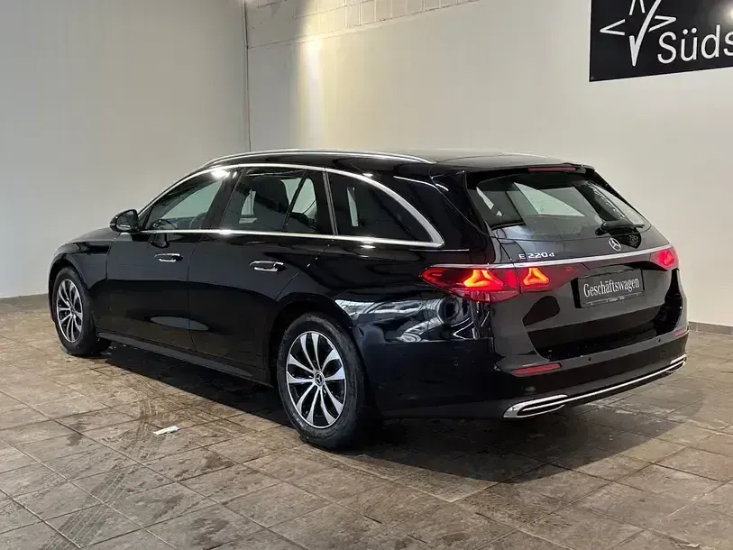 Second-hand Mercedes E220 Avantgarde 197 CP (144 kW) 2026 Negru