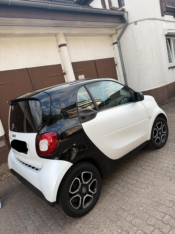Weiß Gebraucht 2015 Smart ForTwo Coupé Coupé | 8.500 € (Fairer Preis) - Bild 1/4