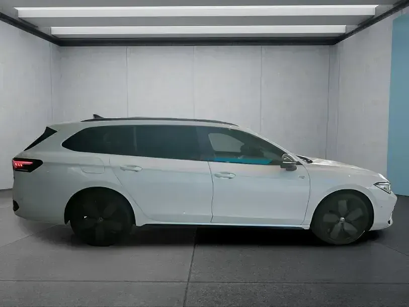 Gebraucht VW Passat 150 PS (110 kW) 2025 Weiß Kombi