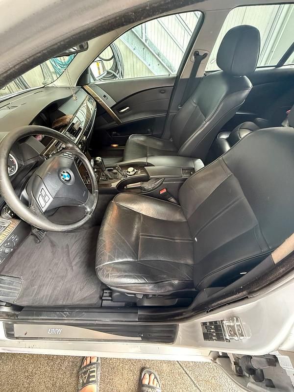 Używany BMW 530 250 KM (183 kW) 2005 Srebrny Kombi