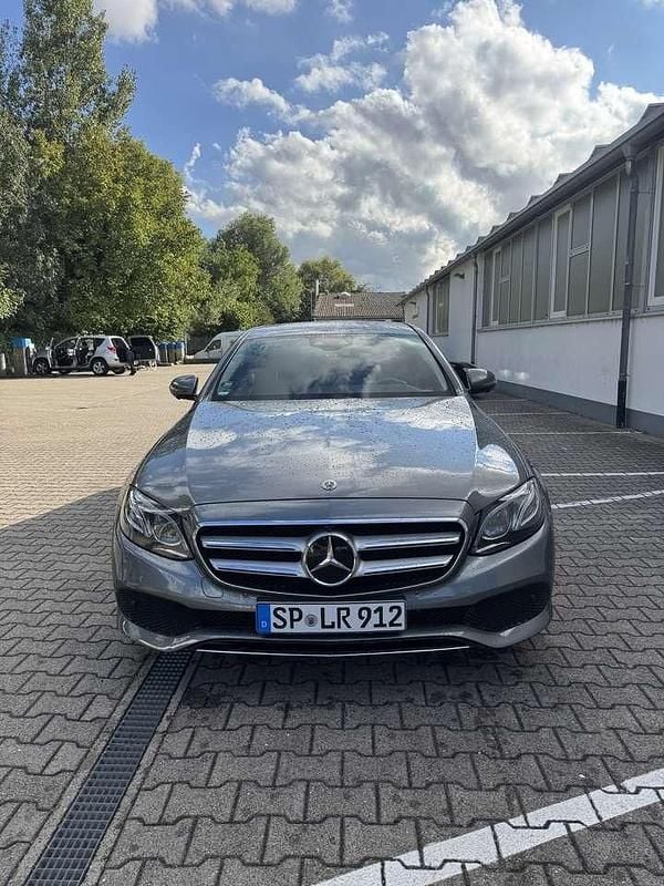 Gebraucht 2017 Mercedes E250 Limousine | 23.499 € (Fairer Preis) - Bild 1/4