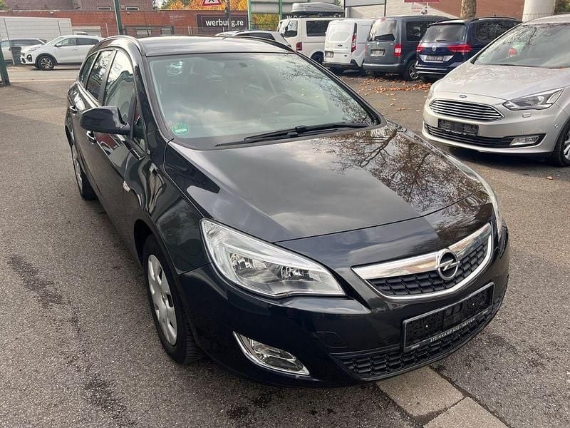 Schwarz Gebraucht 2011 Opel Astra Design Edition Kombi | 2.299 € (Superpreis) - Bild 1/4