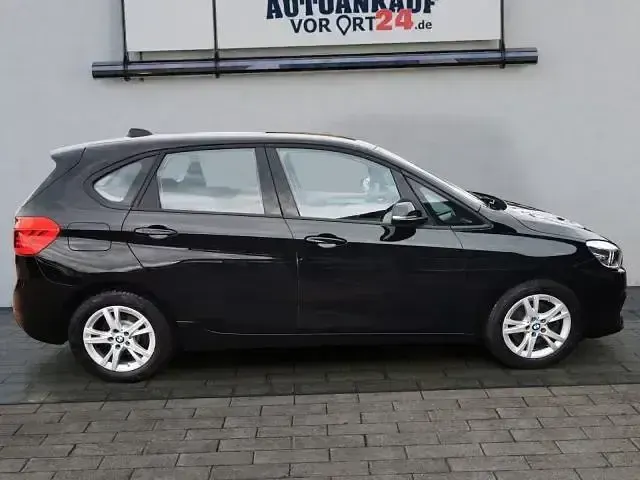 Używany BMW 218 Advantage 150 KM (110 kW) 2021 Czarny Kombi
