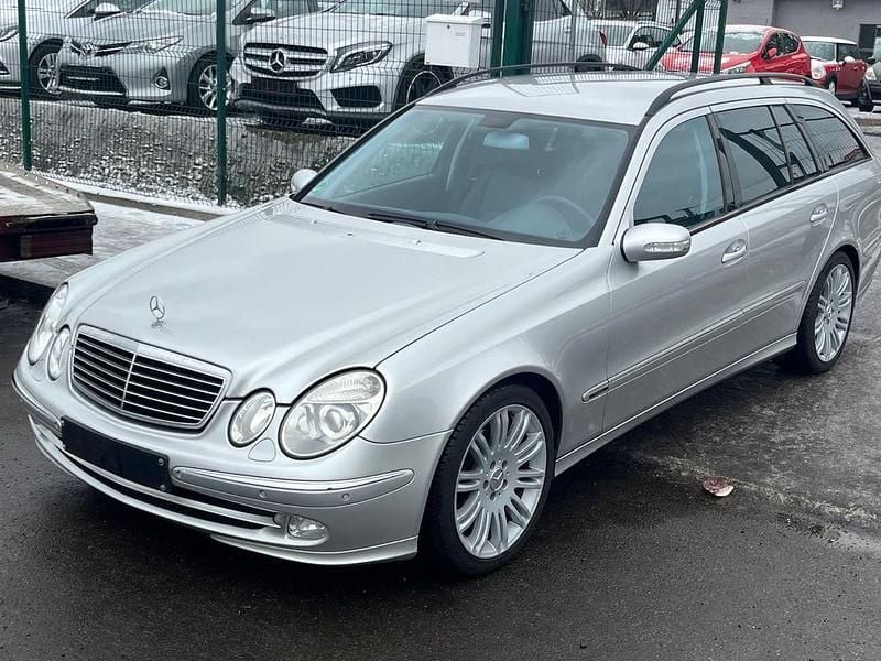 Silber Gebraucht 2004 Mercedes E200 Avantgarde Kombi | 4.490 € (Fairer Preis) - Bild 1/4