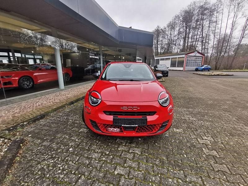 Gebraucht Fiat 600 101 PS (74 kW) 2024 Rot SUV