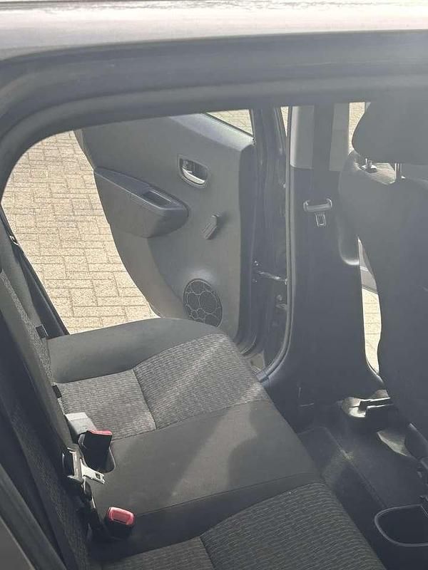 Gebraucht Toyota Yaris Edition 69 PS (50 kW) 2014 Grau Kleinwagen