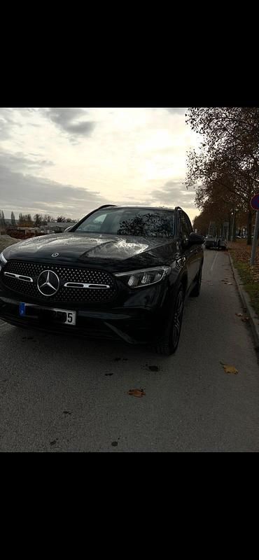 Schwarz Gebraucht 2025 Mercedes GLC200 AMG SUV | 54.999 € (Guter Preis) - Bild 1/4