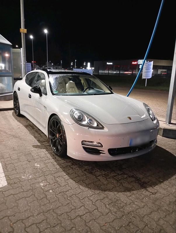 Grau Gebraucht 2011 Porsche Panamera 4 Limousine | 19.500 € (Fairer Preis) - Bild 1/4