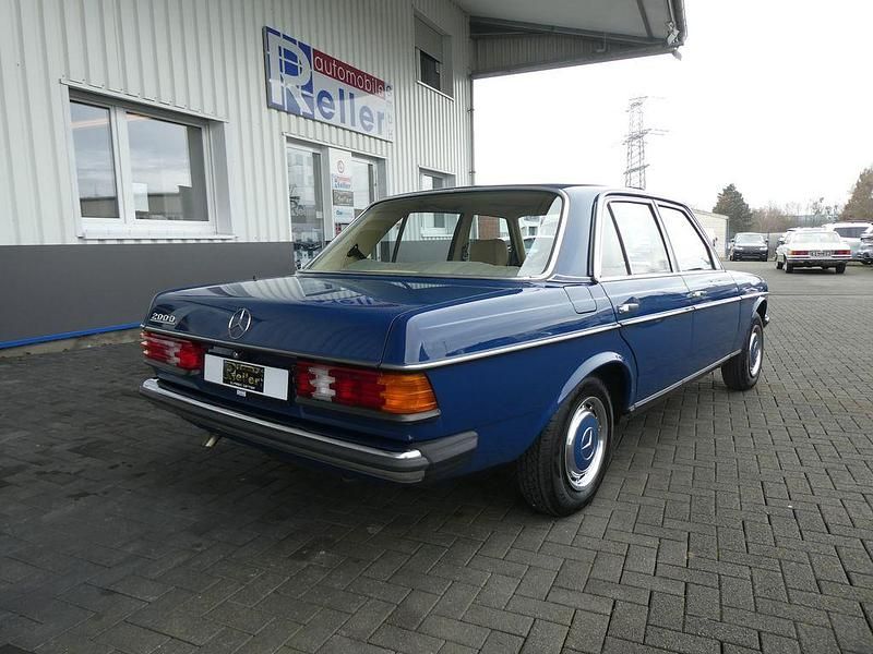 Gebraucht Mercedes 200 60 PS (44 kW) 1984 Blau Limousine