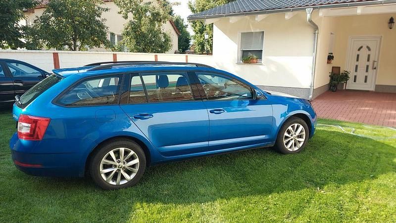 Blau Gebraucht 2018 Skoda Octavia G-TEC Style Kombi | 12.600 € (Etwas zu teuer) - Bild 1/4
