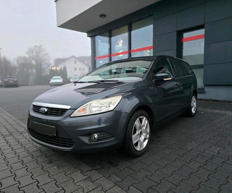 Grau Gebraucht 2010 Ford Focus Kombi | 1.600 € (Guter Preis) - Bild 1/4