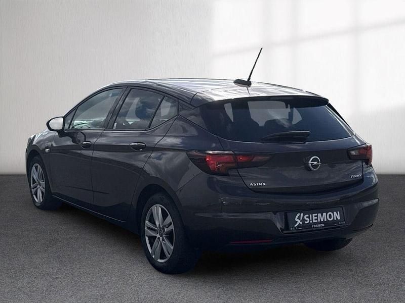 Usata Opel Astra Active 125 CV (91 kW) 2017 Marrone Berlina
