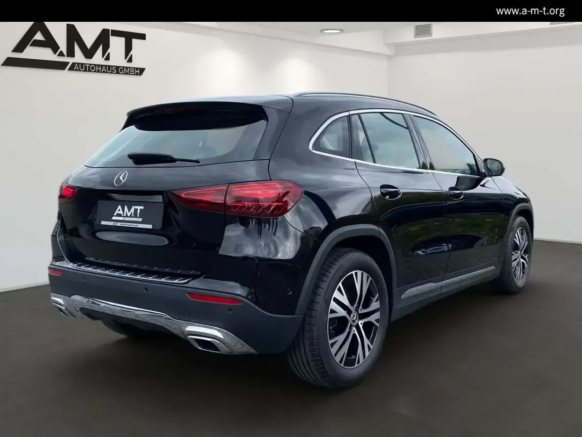 Gebraucht Mercedes GLA220 190 PS (139 kW) 2025 Kosmosschwarz SUV
