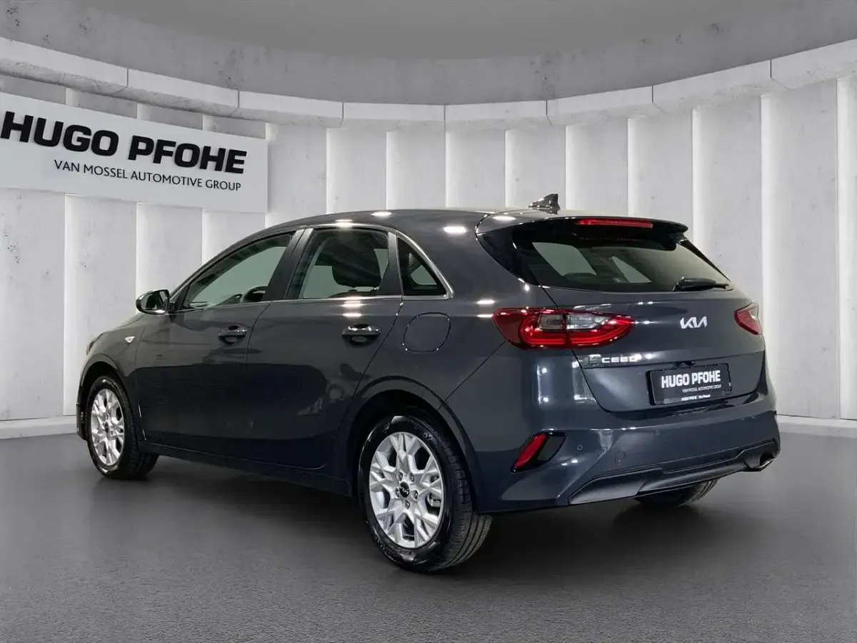 Gebraucht Kia Ceed Comfort 140 PS (102 kW) 2025 Pentametal (metallisch silber) Kleinwagen
