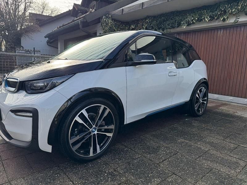 Weiß Gebraucht 2021 BMW i3 Kleinwagen | 17.990 € (Fairer Preis) - Bild 1/4