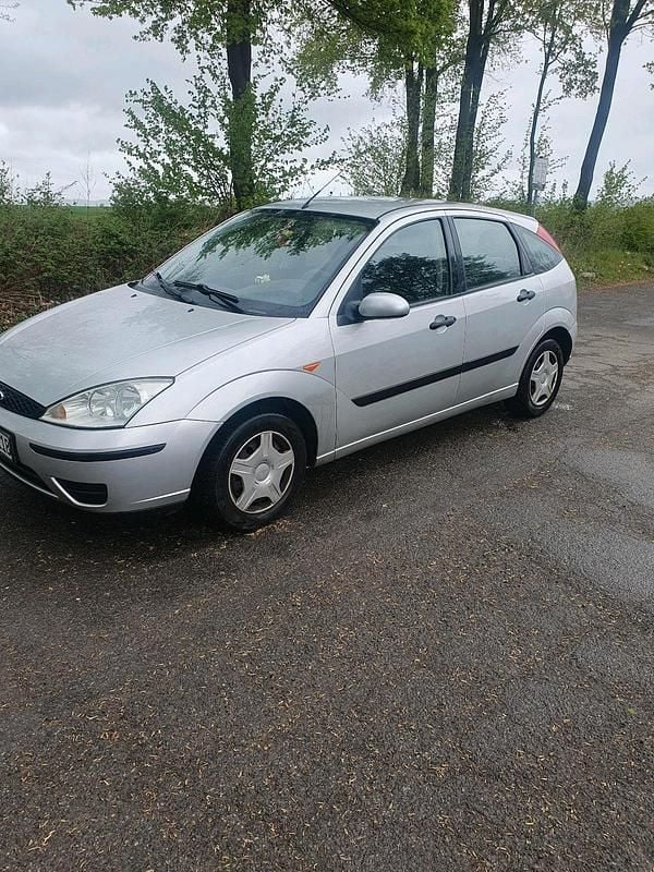 Second-hand Ford Focus 101 CP (74 kW) 2002 Argintiu Hatchback