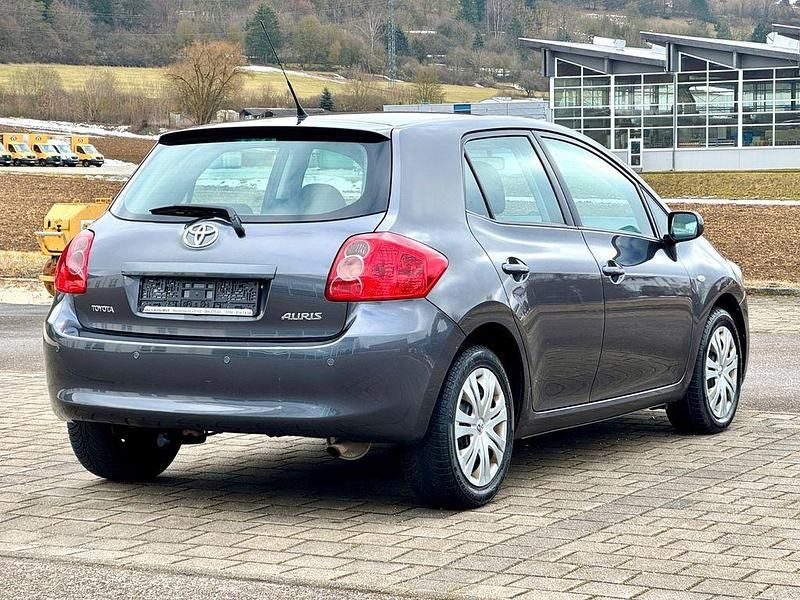 Gebraucht Toyota Auris Sol 124 PS (91 kW) 2008 Grey metallic Kleinwagen