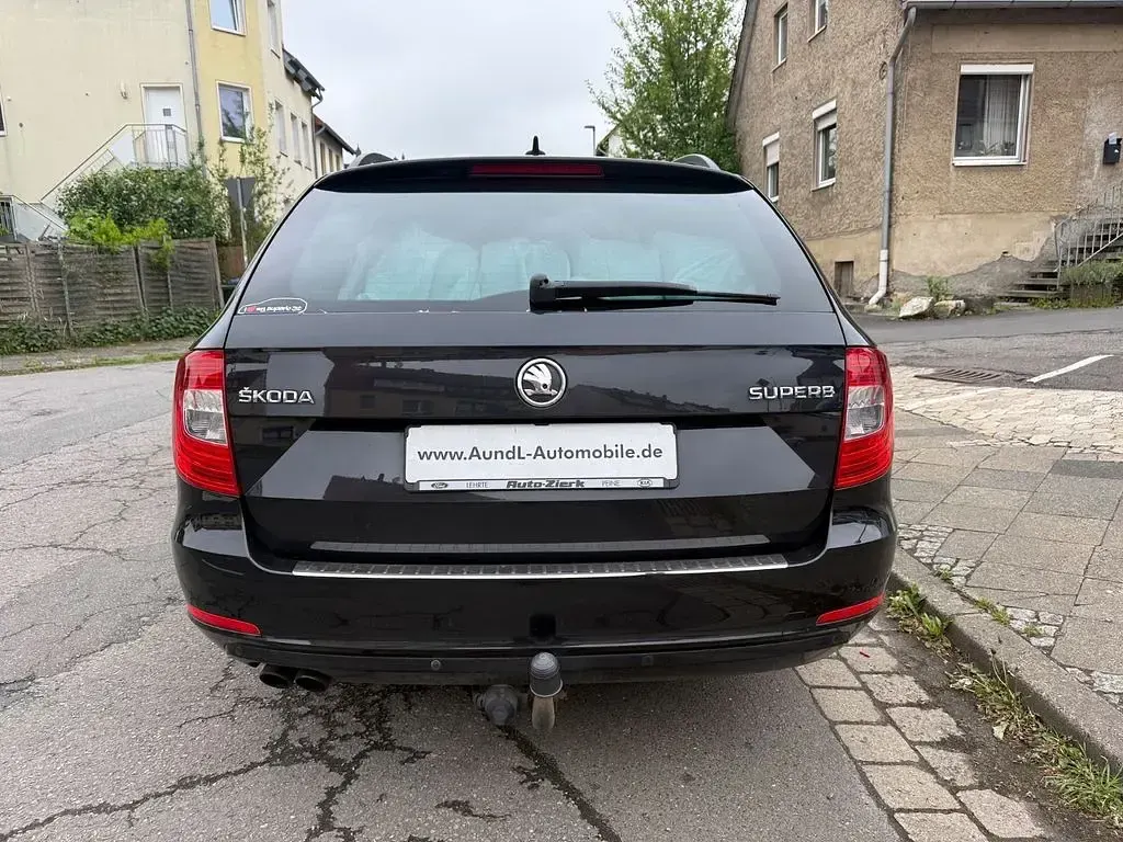 Gebraucht Skoda Superb Exclusive 140 PS (102 kW) 2013 Schwarz Kombi