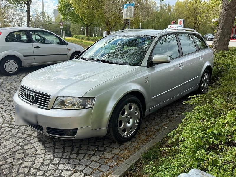 Second-hand Audi A4 105 CP (77 kW) 2004 Gri Hatchback