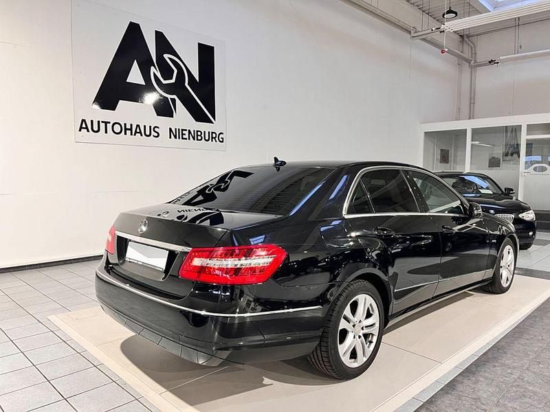 Gebraucht Mercedes E200 Avantgarde 184 PS (135 kW) 2011 Schwarz Limousine