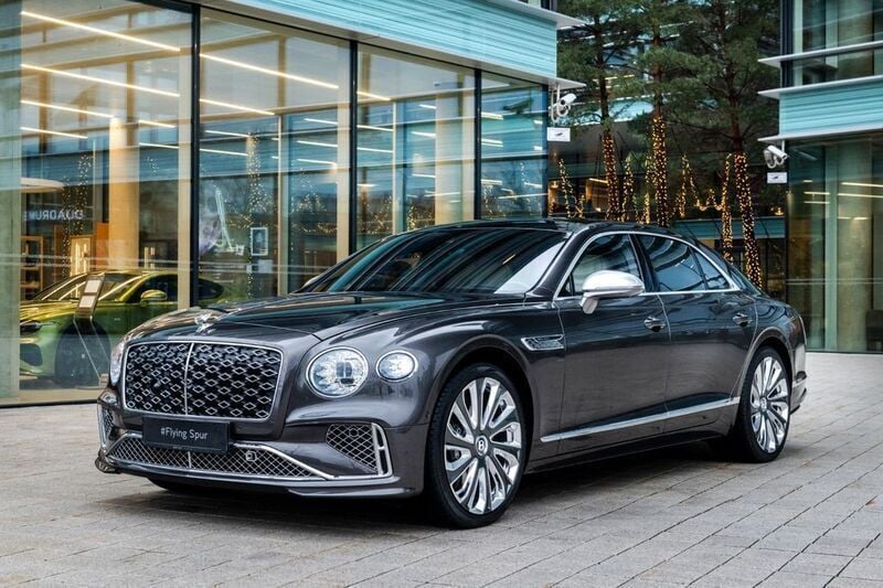 Grau Gebraucht 2024 Bentley Flying Spur Mulliner Limousine | 299.000 € - Bild 1/4