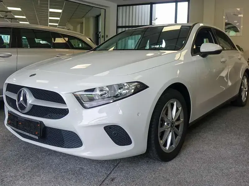 Gebraucht Mercedes A200 163 PS (119 kW) 2024 Weiß Limousine