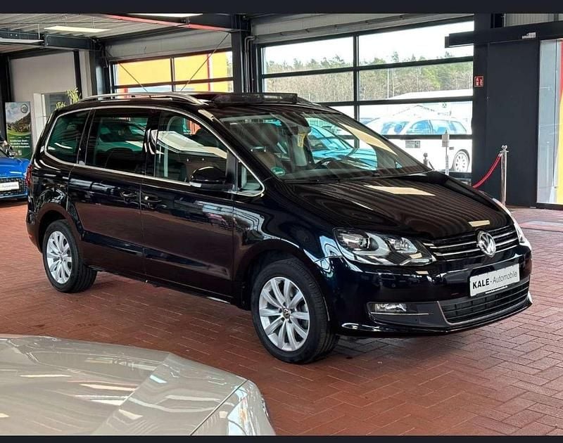 Schwarz Gebraucht 2020 VW Sharan Highline Van / Kleinbus | 34.500 € (Teuer) - Bild 1/4