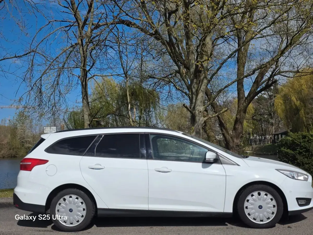 Gebraucht Ford Focus 105 PS (77 kW) 2018 Weiß Kombi