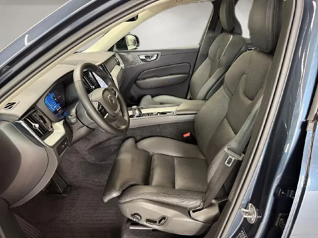 Gebraucht Volvo XC60 Plus 398 PS (292 kW) 2025 Denim blue / metallic SUV