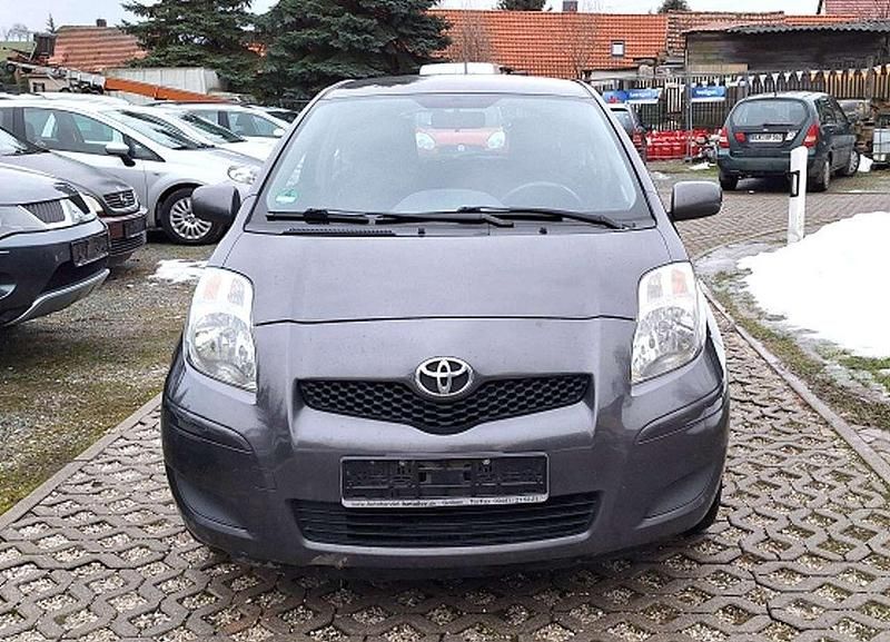 Gebraucht Toyota Yaris 69 PS (50 kW) 2009 Grau Limousine