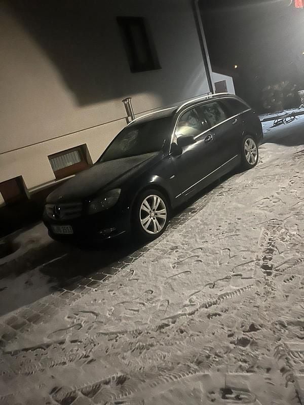 Gebraucht Mercedes C250 204 PS (150 kW) 2011 Blau Kombi