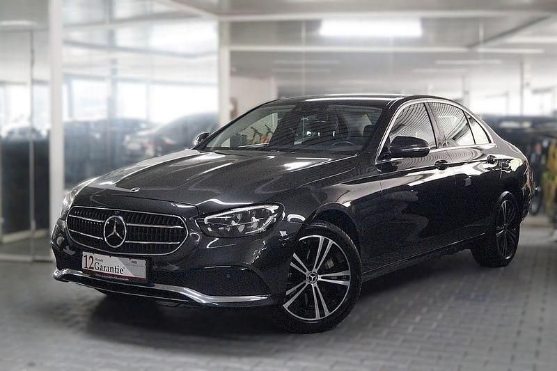 Grau Gebraucht 2022 Mercedes E400 Limousine | 39.990 € (Fairer Preis) - Bild 1/4