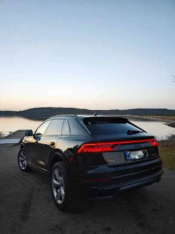 Używany Audi Q8 Competition 340 KM (250 kW) 2020 Czarny SUV