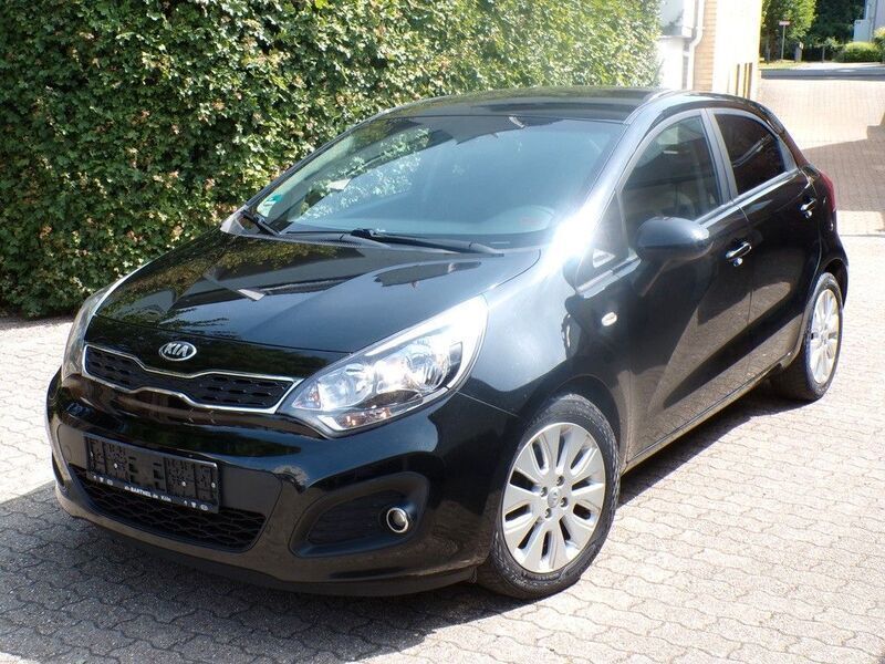 Schwarz Gebraucht 2015 Kia Rio DREAM-TEAM Edition Limousine | 4.440 € (Guter Preis) - Bild 1/4