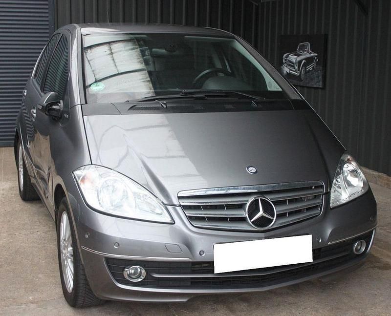 Grau Gebraucht 2009 Mercedes A180 Van / Kleinbus | 2.590 € (Superpreis) - Bild 1/4