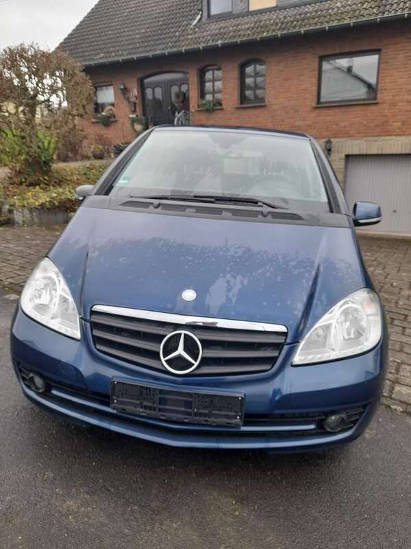 Blau Gebraucht 2010 Mercedes A160 Limousine | 3.495 € (Guter Preis) - Bild 1/4