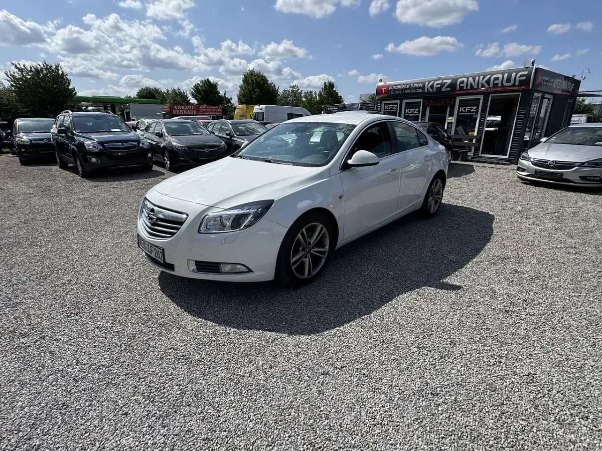 Gebraucht Opel Insignia Sport 220 PS (161 kW) 2010 Schneeweiss/summitwhite/arctic Limousine