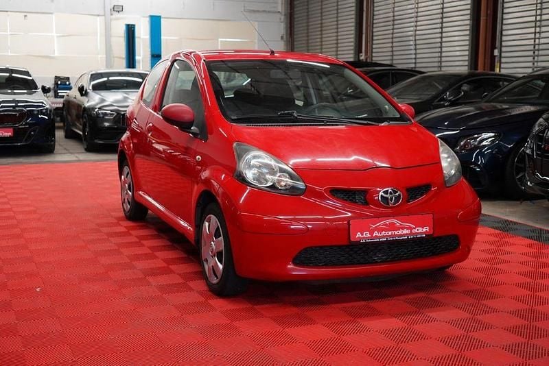 Gebraucht Toyota Aygo 68 PS (50 kW) 2008 Rot Kleinwagen
