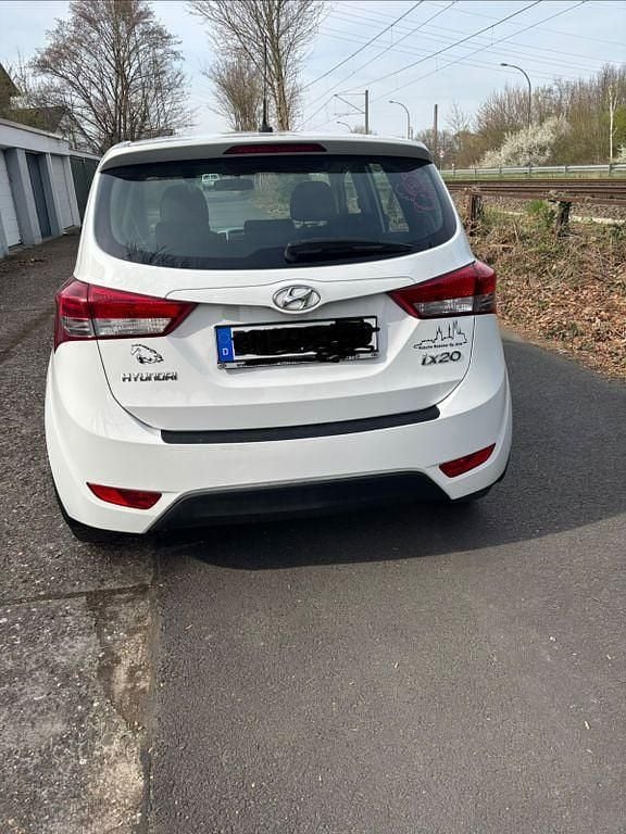 Gebraucht Hyundai ix20 Classic 90 PS (66 kW) 2015 Weiß Kleinwagen