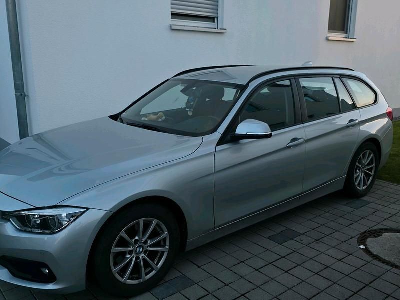 Gebraucht BMW 320 Advantage 163 PS (119 kW) 2018 Silber Kombi